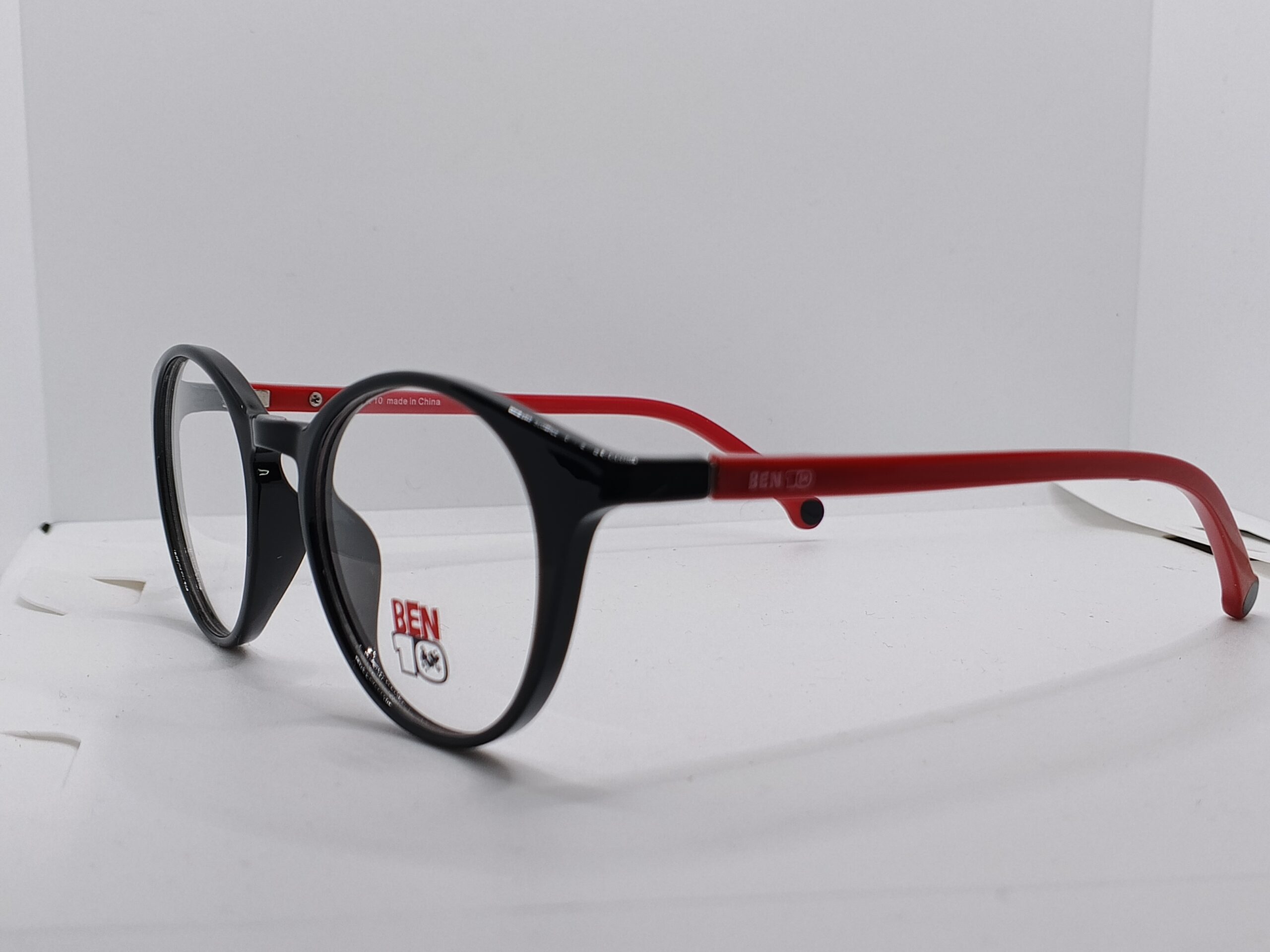 BEN 10 BB2105 Black & Red Oval